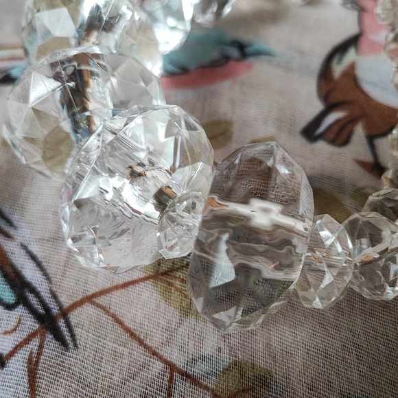 Joan Rivers Enormous Clear Faceted Graduated Heavy Beads Chunky Lucite Necklace - Picture 6 of 11